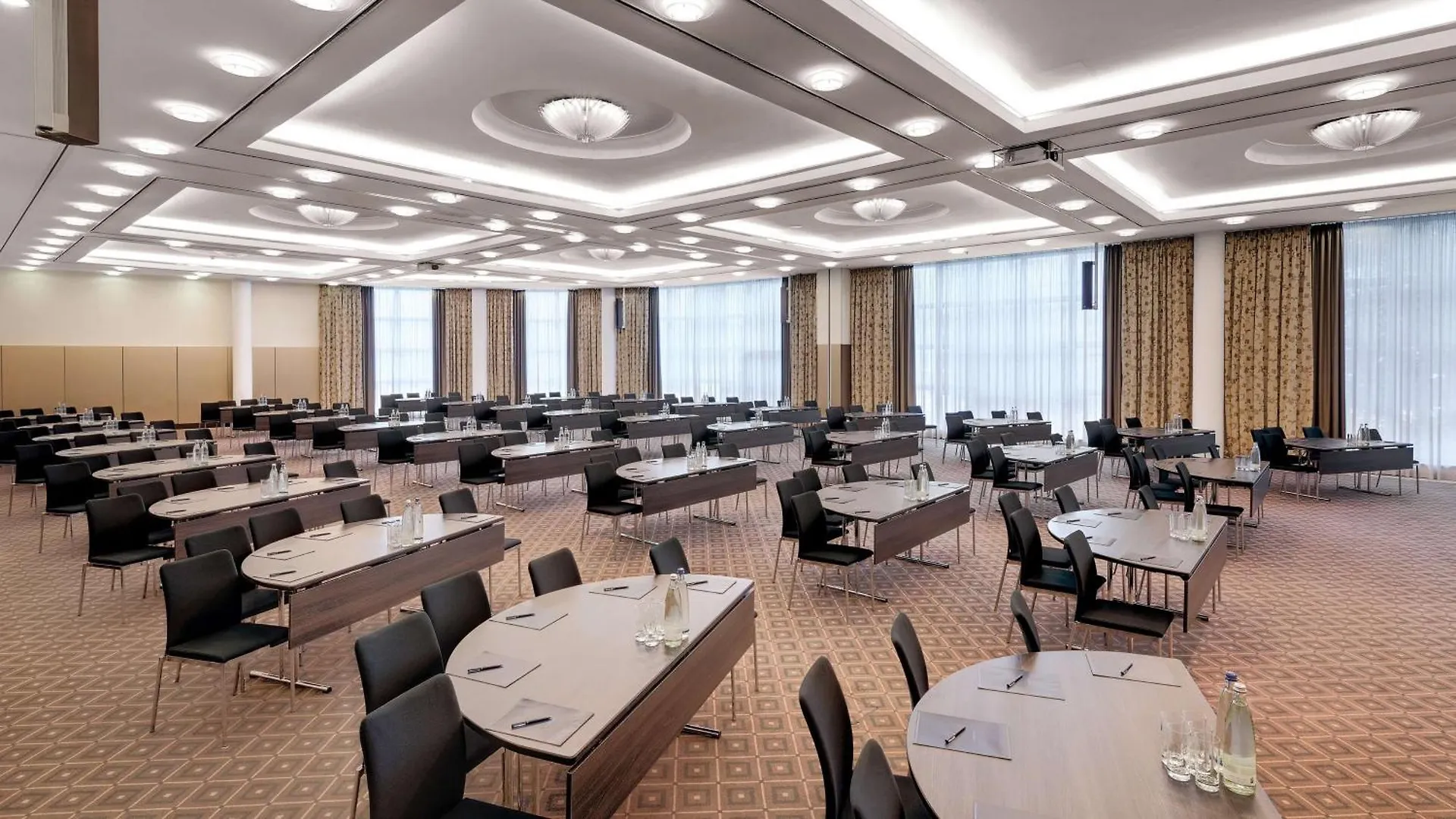 Hilton Munich Airport Hotel Oberding 4*,