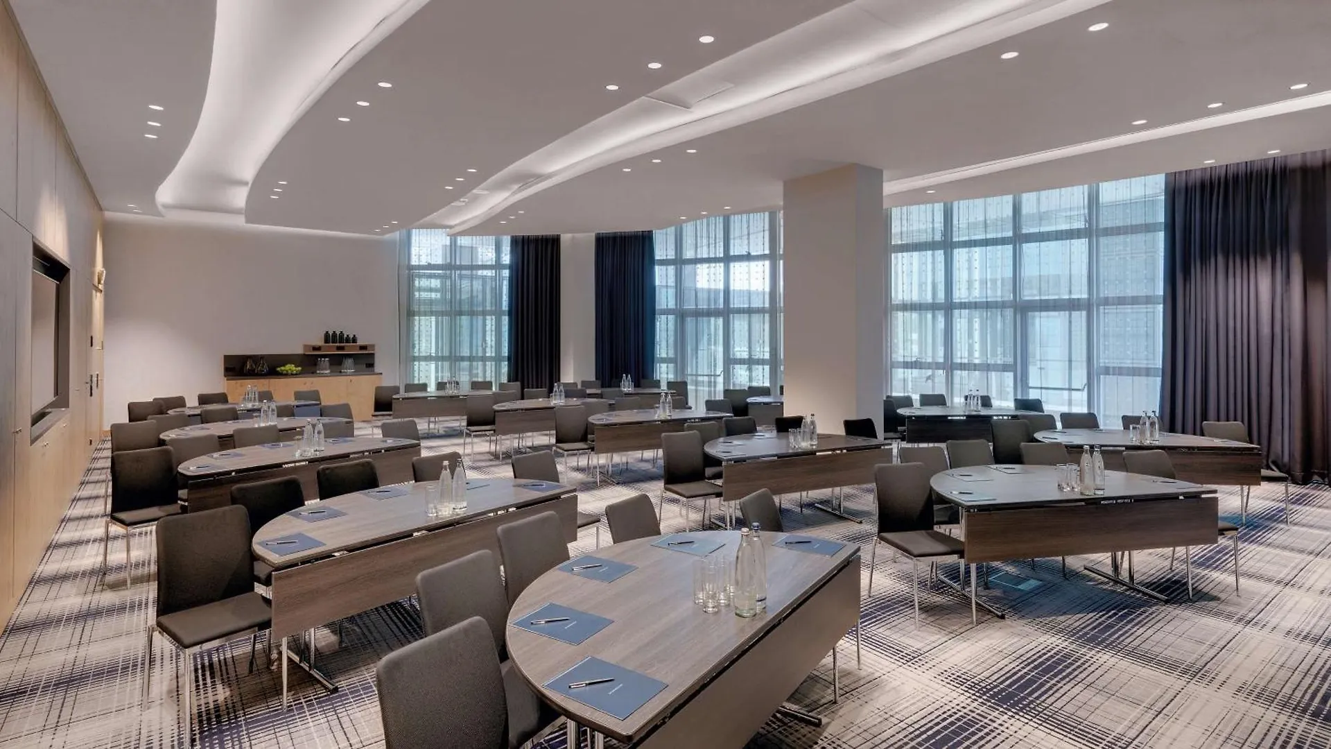 מלון Schwaig bei Nürnberg Hilton Munich Airport 4*,